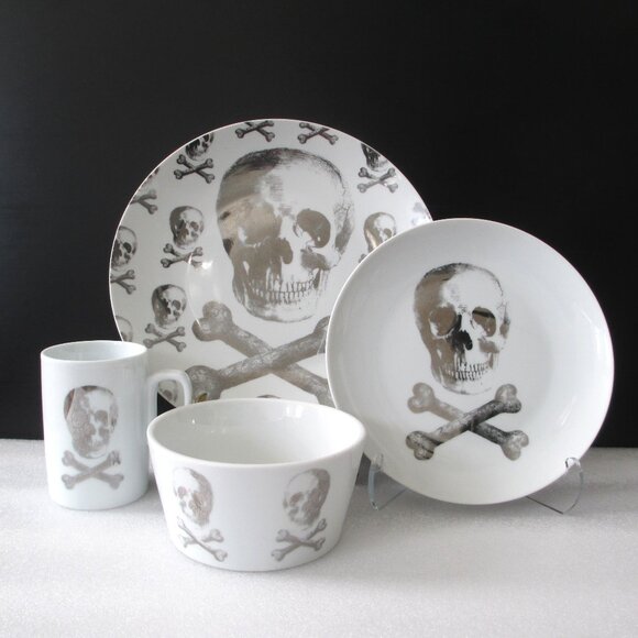 Z GALLERIE "SKULL & BONES" DINNERWARE SET❤️ - Picture 1 of 16